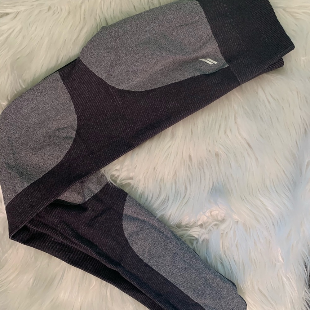DOYOUEVEN Gray seamless leggings